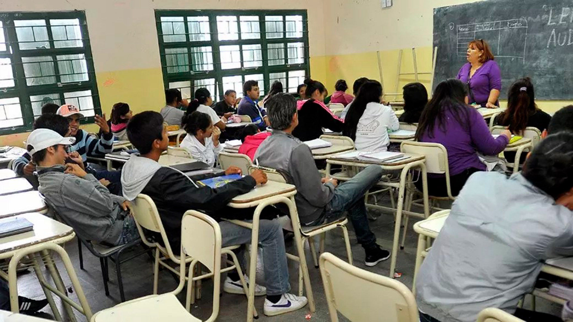 El régimen especial de inasistencias escolares para embarazadas y alumnos padres recibió el aval del Senado